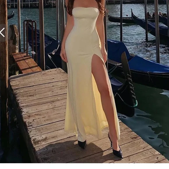 New with tags Yellow strapless gown with scarf - Picture 4 of 4